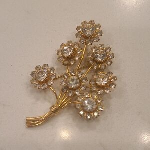 VINTAGE Elegant Gold Floral Brooch